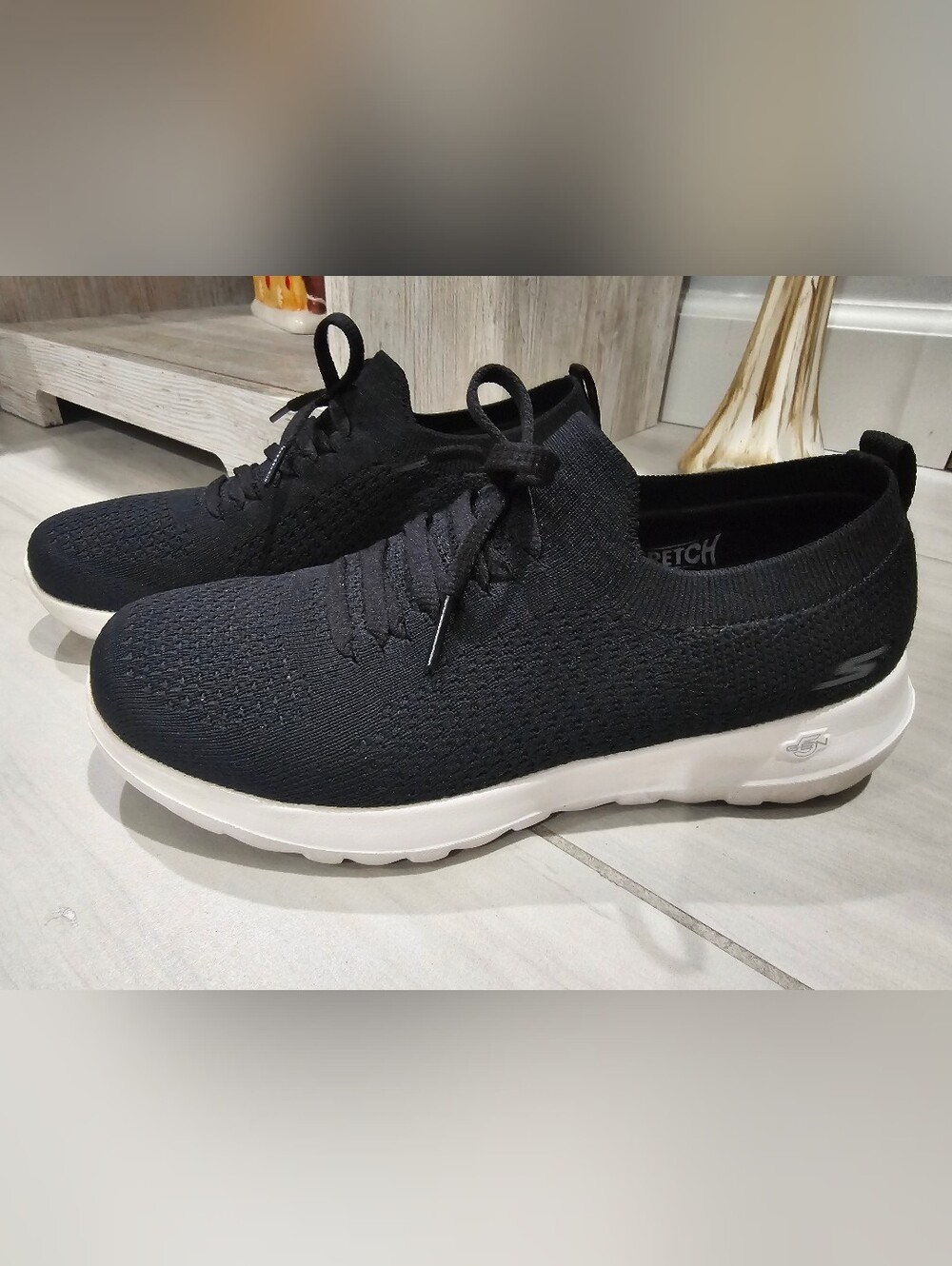 Skechers Womens Black Knit Slip-On Sneakers Size 7.5